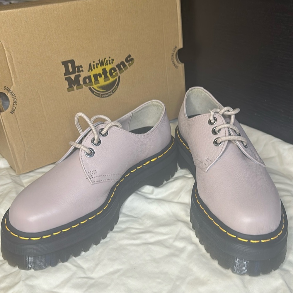 BRAND NEW/UNUSED Dr. Marten Oxford Airwair (Lilac/Dusty Pink)